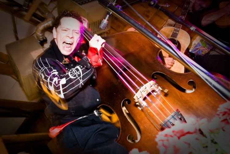 bass player Billy Bratcher